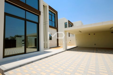 4 bedrooms Villa in Abu Dhabi, UAE No. 44256 50