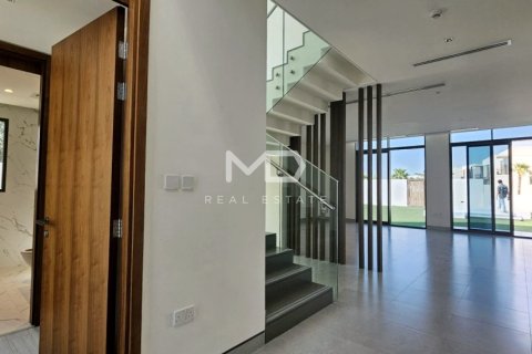 4 bedrooms Villa in Abu Dhabi, UAE No. 44256 4