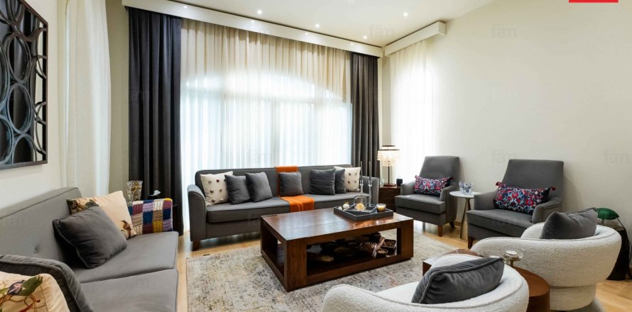4 bedrooms Villa in Dubai, UAE No. 103966