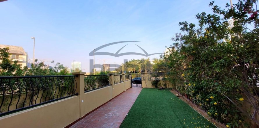 Villa de 4 chambres à Jumeirah Village Circle, UAE No. 35114