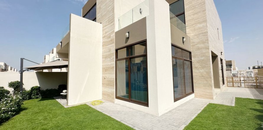 4 bedrooms Villa in Dubai, UAE No. 71533