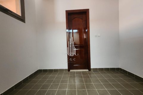 5 bedrooms Villa in Abu Dhabi Gate City, UAE No. 22009 12