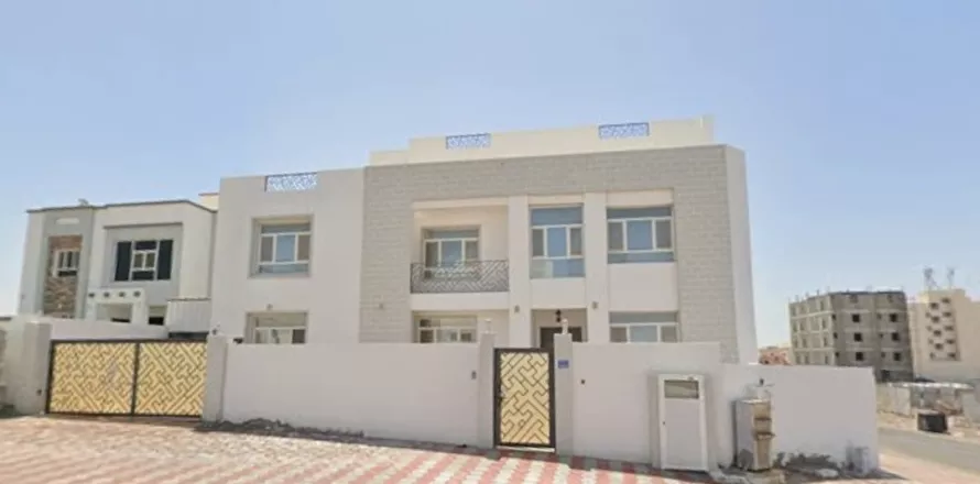 4 bedrooms Villa in Muscat, Oman No. 104829