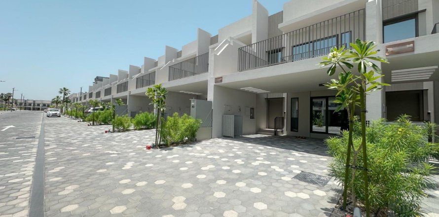 3 bedrooms Townhouse in District 7, UAE No. 35426