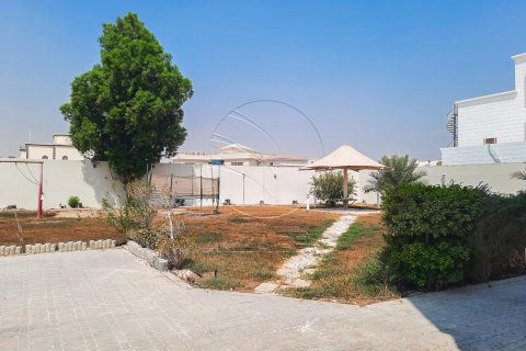 Villa de 2090m² à Shakhbout City, UAE No. 91035 9