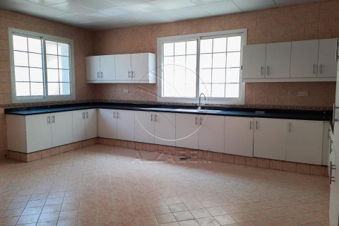 Villa de 2090m² à Shakhbout City, UAE No. 91035 6