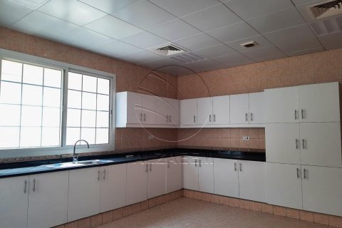 Villa de 2090m² à Shakhbout City, UAE No. 91035 7