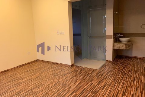 5 bedrooms Villa in Doha, Qatar No. 58388 9