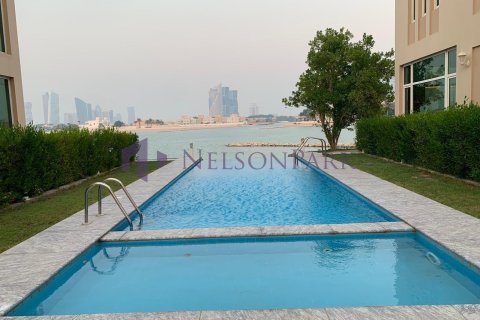 5 bedrooms Villa in Doha, Qatar No. 58388 1