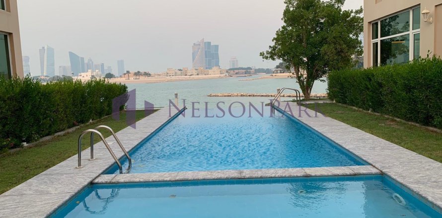 5 bedrooms Villa in Doha, Qatar No. 58388