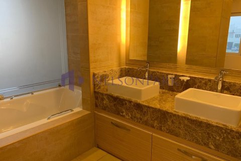 5 bedrooms Villa in Doha, Qatar No. 58388 10