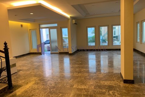 5 bedrooms Villa in Doha, Qatar No. 58388 3