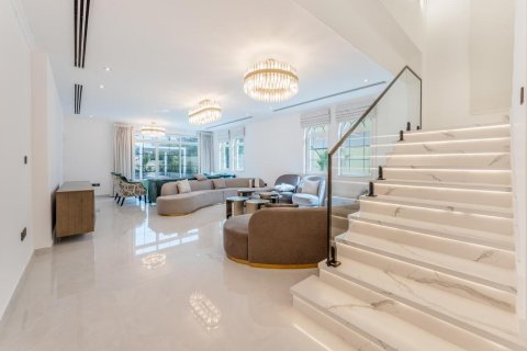 Villa de 4 chambres à Legacy, UAE No. 101614 4