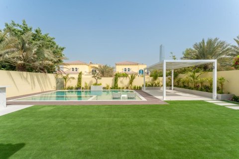 Villa de 4 chambres à Legacy, UAE No. 101614 3