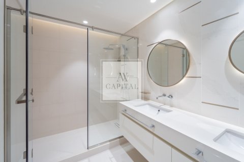 Apartment de 2 dormitorios en EMAAR Beachfront, UAE No. 25940 17