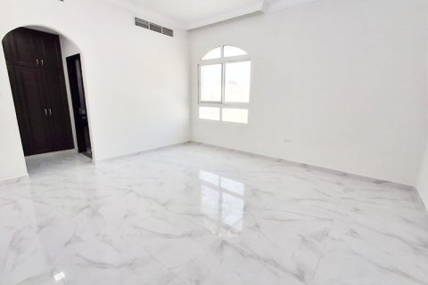 Villa de 7 dormitorios en Shakhbout City, UAE No. 35354 12