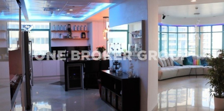 3 bedrooms Apartment in Marina Crown, UAE No. 94884