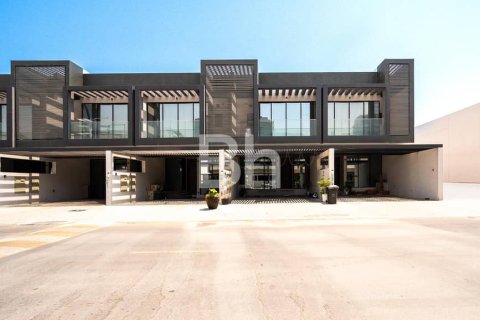 Villa de 4 dormitorios en Al Furjan, UAE No. 68370 2