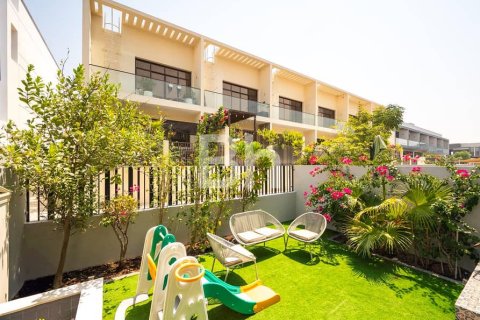 Villa de 4 dormitorios en Al Furjan, UAE No. 68370 5