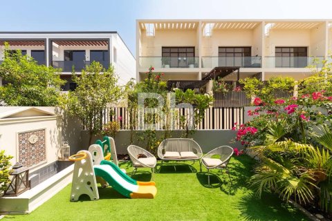 Villa de 4 dormitorios en Al Furjan, UAE No. 68370 6