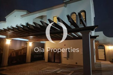 3 bedrooms Apartment in Abu Dhabi, UAE No. 65717 2