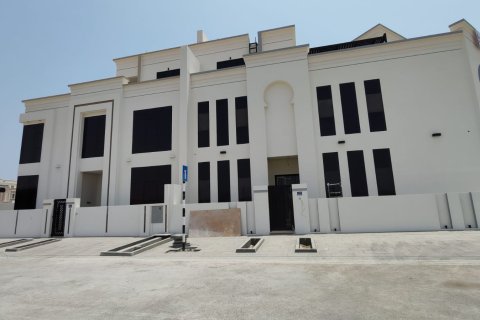 Villa Gemela de 5 dormitorios en Al Ansab, Oman No. 99334 1