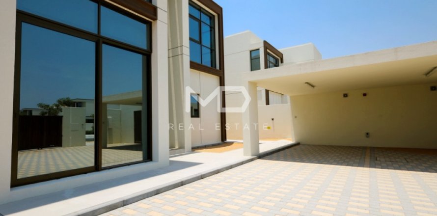 4 bedrooms Villa in Abu Dhabi, UAE No. 43892