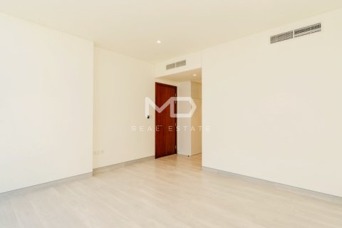 4 bedrooms Villa in Abu Dhabi, UAE No. 43875 43