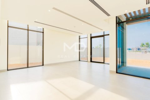 4 bedrooms Villa in Abu Dhabi, UAE No. 43875 2