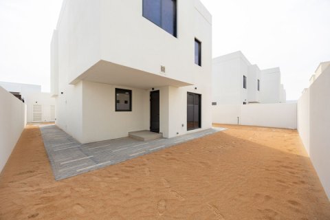 Commercial property de 3 dormitorios en  Yas Island, UAE No. 79544 19