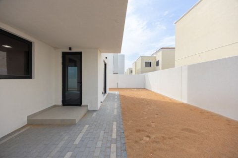 Commercial property de 3 dormitorios en  Yas Island, UAE No. 79544 17