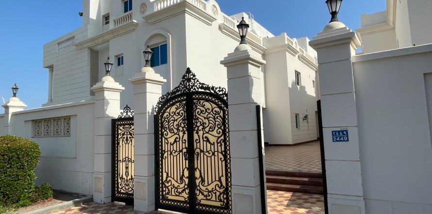 Villa de 4 chambres à Muscat, Oman No. 60774