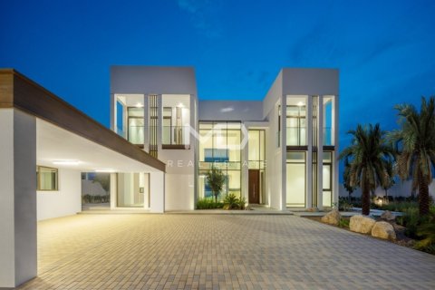 5 bedrooms Villa in Abu Dhabi, UAE No. 44095 10