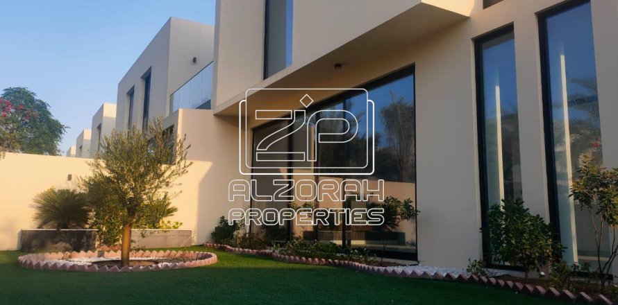 Villa de 3 dormitorios en Al Zorah, UAE No. 75861