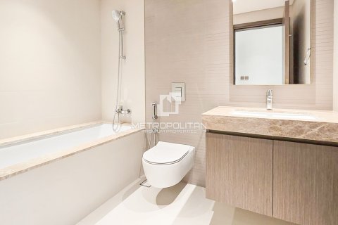 Apartment de 2 dormitorios en EMAAR Beachfront, UAE No. 77426 12