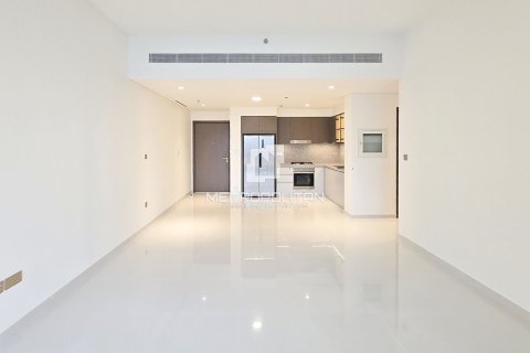 Apartment de 2 dormitorios en EMAAR Beachfront, UAE No. 77426 3