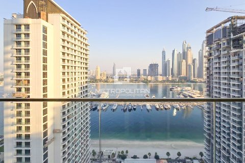 Квартира с 2 спальнями в EMAAR Beachfront, ОАЭ №77426