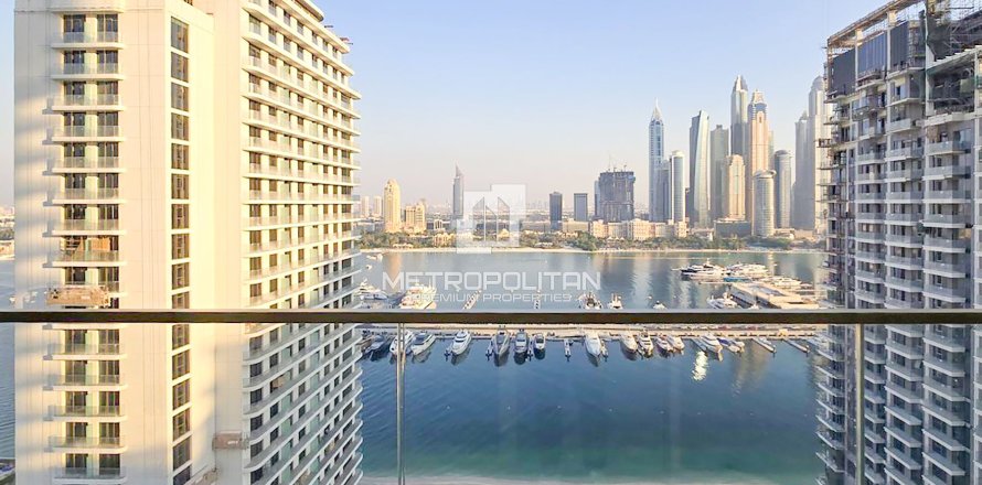 Apartment de 2 dormitorios en EMAAR Beachfront, UAE No. 77426