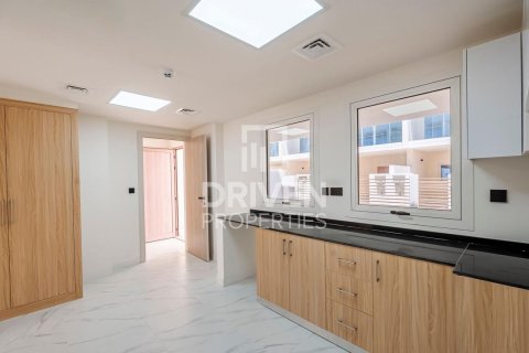 Villa de 4 chambres à Dubai Land, UAE No. 84364 10