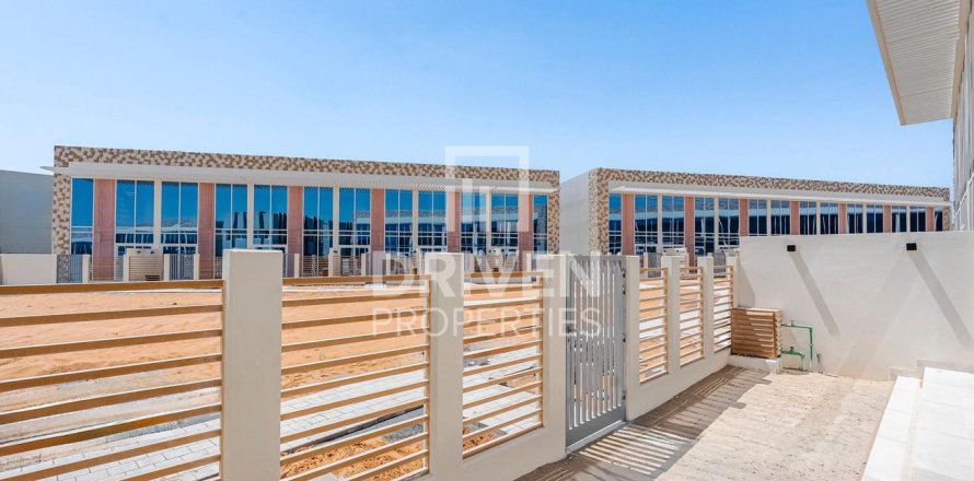 Villa de 4 chambres à Dubai Land, UAE No. 84364