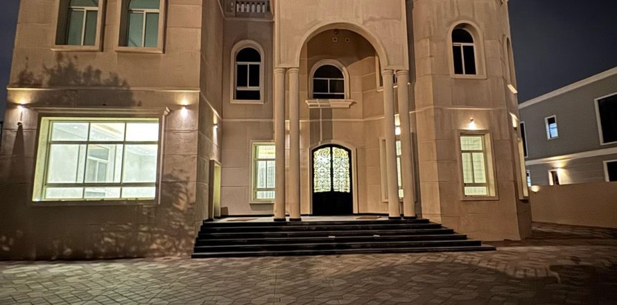 Villa de 5 chambres à Al Aweer, UAE No. 88672