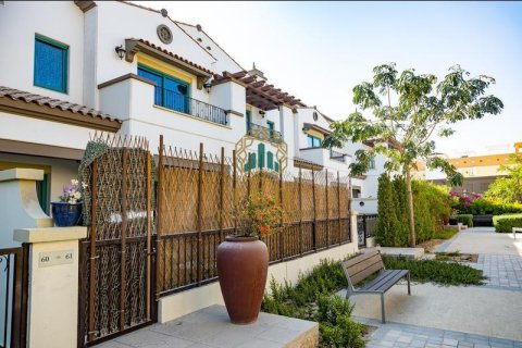 Villa de 3 chambres à Mirdif, UAE No. 6572 31