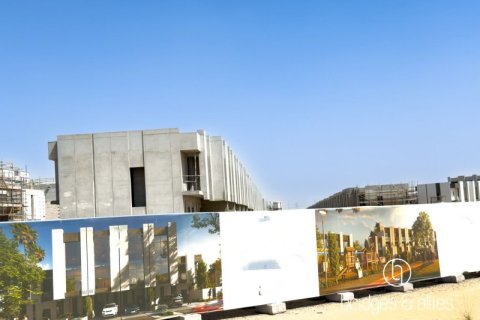 Villa de 4 dormitorios en Dubai Land, UAE No. 102404 2