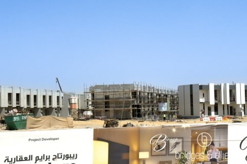 Villa de 4 dormitorios en Dubai Land, UAE No. 102405 2