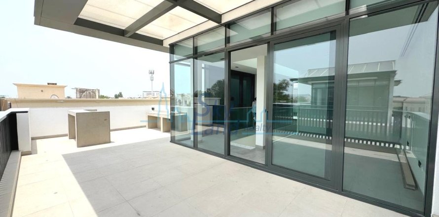 5 bedrooms Villa in Jumeirah, UAE No. 104867