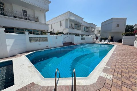 Villa de 4 chambres à Umm Suqeim, UAE No. 104868 8