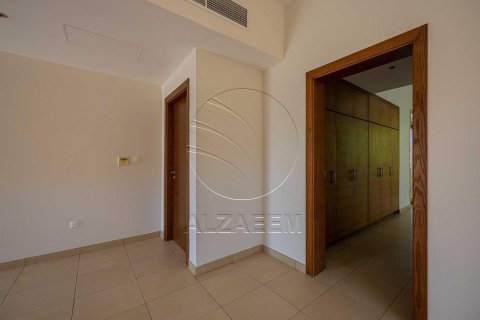 Villa de 4 dormitorios en Abu Dhabi, UAE No. 90027 3