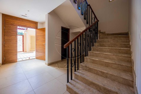 Villa de 4 dormitorios en Abu Dhabi, UAE No. 90027 23