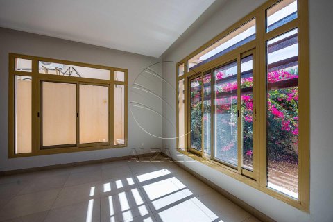 Villa de 4 dormitorios en Abu Dhabi, UAE No. 90027 19
