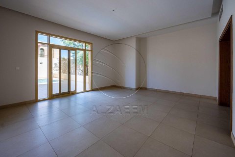 Villa de 4 dormitorios en Abu Dhabi, UAE No. 90027 8